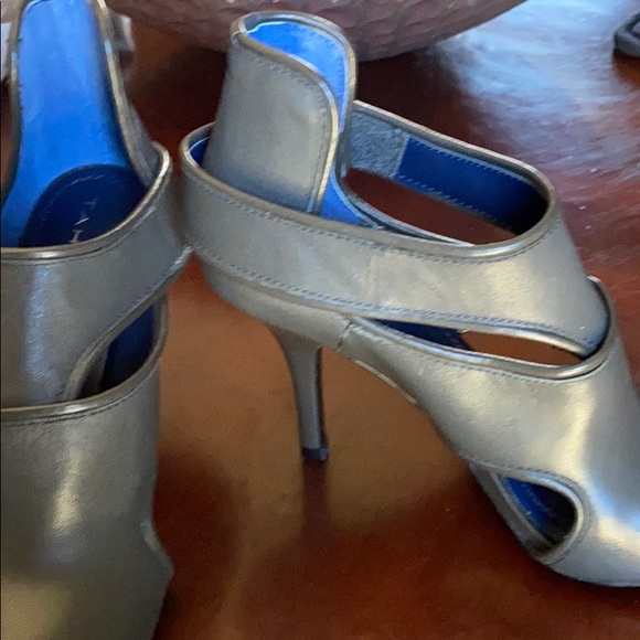 Shoes - Picture 7 of 9